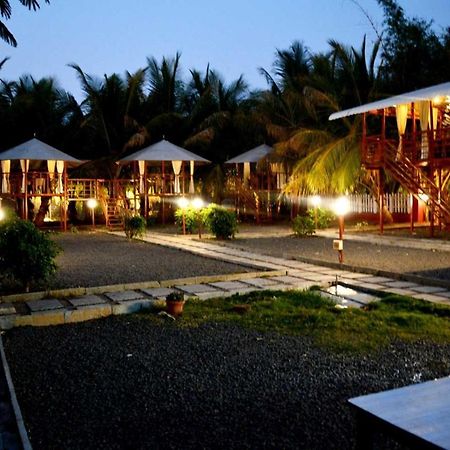 Oyo 81018 Moonlight Farm Stays Solapur Εξωτερικό φωτογραφία