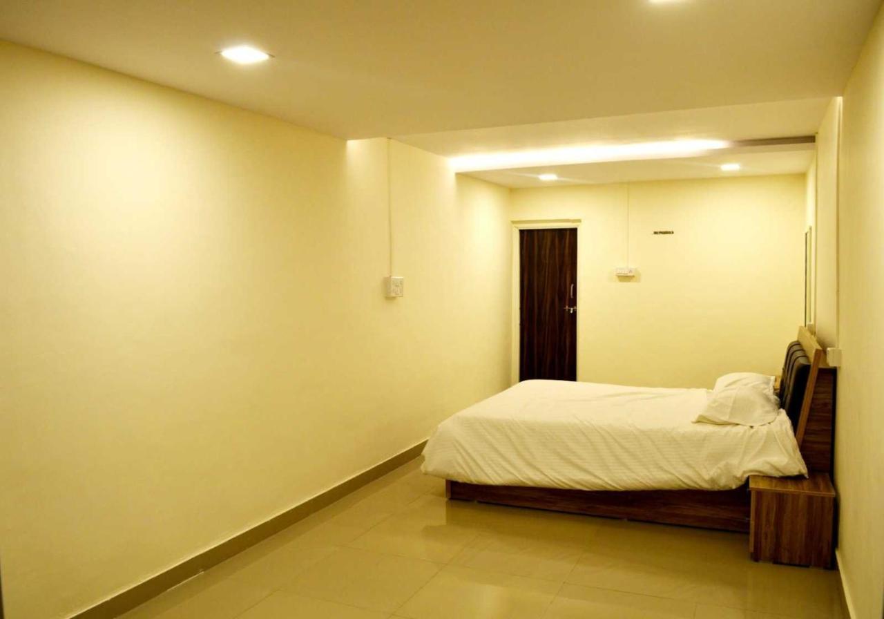 Oyo 81018 Moonlight Farm Stays Solapur Εξωτερικό φωτογραφία
